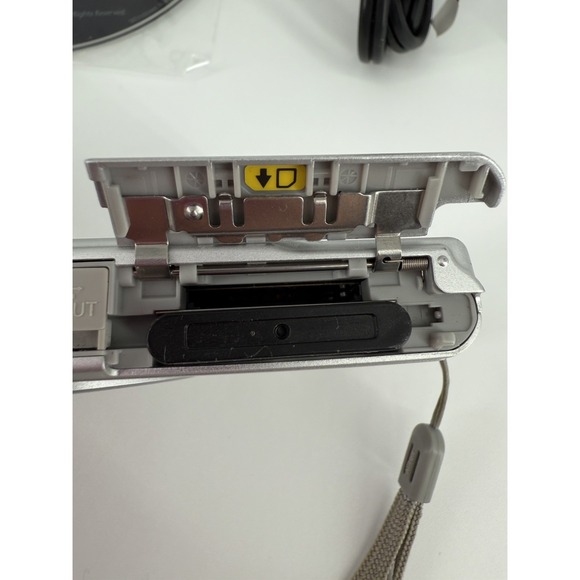 Nikon CoolPix S202 Compact Digital Camera Zoom Charger, Manuals Tested Working - Picture 10 of 11